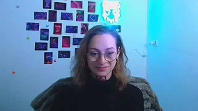 Snapshot of Esmi_Winter chatting on February 2026 06:54:02 AM Esmi Winter online show from February 2026 06:54:02 AM