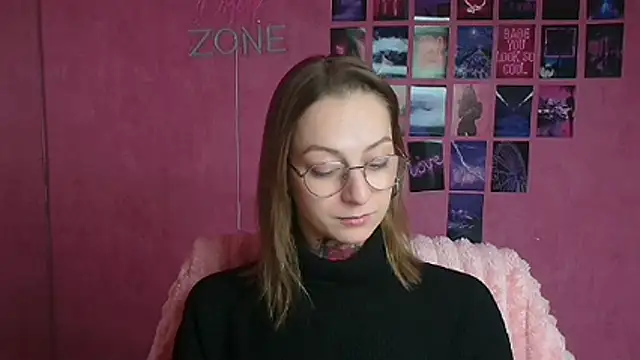 Snapshot of Esmi_Winter chatting on February 2026 06:20:02 AM Esmi Winter online show from February 2026 06:20:02 AM