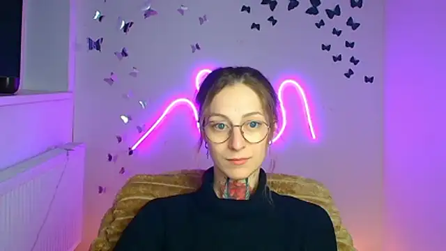 Esmi Winter online show from April 2026 05:40:02 PM