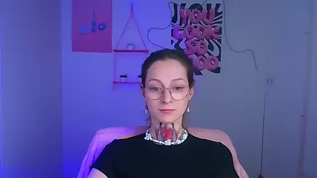 Snapshot of Esmi_Winter chatting on April 2026 11:46:02 AM Esmi Winter online show from April 2026 11:46:02 AM