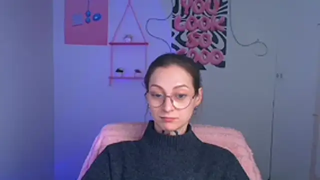 Snapshot of Esmi_Winter chatting on April 2026 11:42:02 AM Esmi Winter online show from April 2026 11:42:02 AM