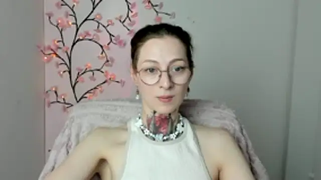 Snapshot of Esmi_Winter chatting on May 2026 11:26:02 AM Esmi Winter online show from May 2026 11:26:02 AM