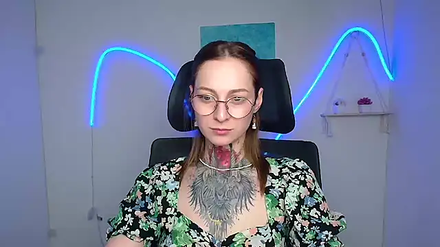 Snapshot of Esmi_Winter chatting on May 2026 11:48:02 AM Esmi Winter online show from May 2026 11:48:02 AM