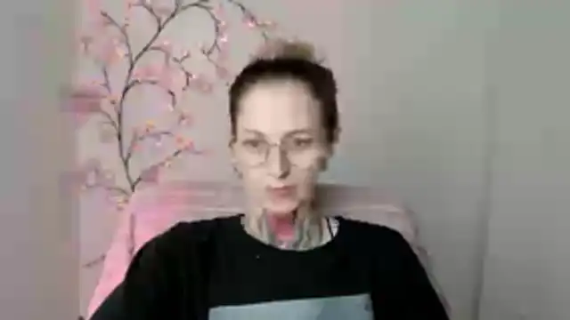 Snapshot of Esmi_Winter chatting on May 2026 05:54:01 PM Esmi Winter online show from May 2026 05:54:01 PM