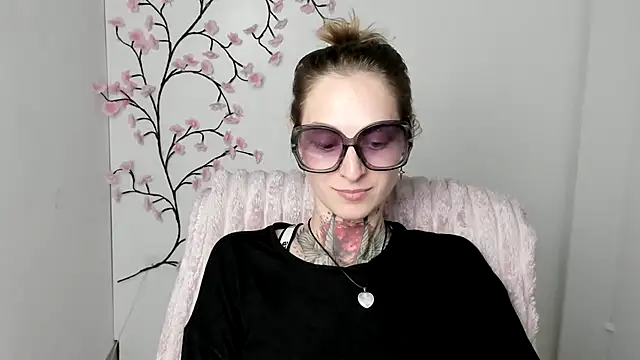 Snapshot of Esmi_Winter chatting on July 2026 11:35:01 AM Esmi Winter online show from July 2026 11:35:01 AM