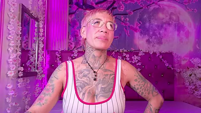 Everlyn sexx online show from February 2026 01:31:01 PM