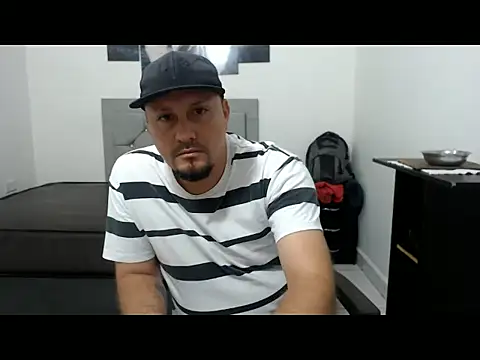 thomax10 online show from February 2026 07:30:02 PM