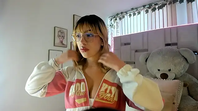 Maya-jhons online show from April 2026 12:43:02 PM