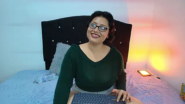 Snapshot of Angelic_17 chatting on February 2026 12:45:02 AM Angelic 17 online show from February 2026 12:45:02 AM