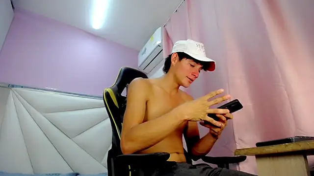 Snapshot of Dylan_awa chatting on February 2026 04:08:01 AM Dylan awa online show from February 2026 04:08:01 AM