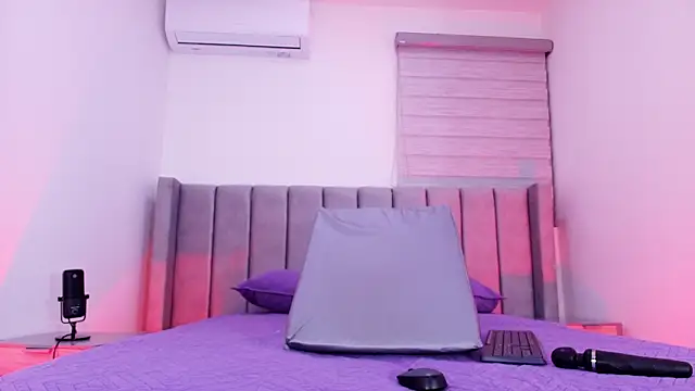 freyhasmith  online show from March 2026 03:01:01 AM