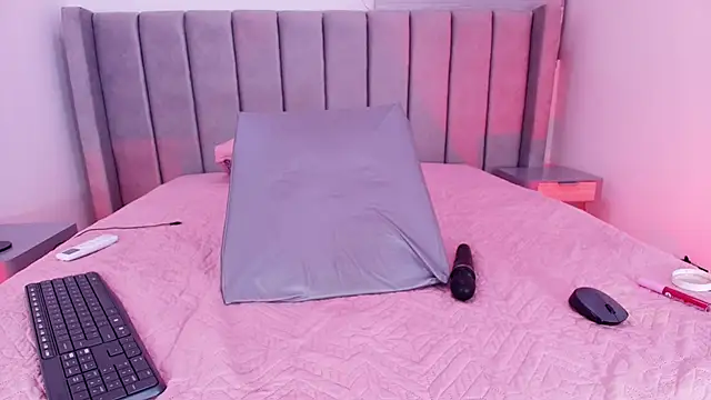 freyhasmith  online show from March 2026 02:49:02 AM