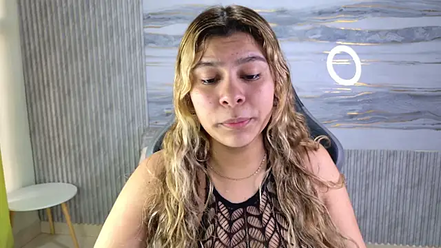 Snapshot of Sophie19__ chatting on May 2026 12:00:01 PM Sophie19 online show from May 2026 12:00:01 PM