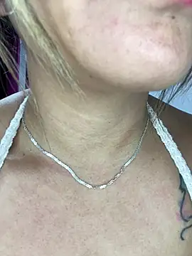 Snapshot of alana__070 chatting on February 2026 01:07:02 PM alana 070 online show from February 2026 01:07:02 PM