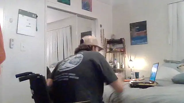 Snapshot of Tallhungandcloudy chatting on February 2026 06:43:02 AM Tallhungandcloudy online show from February 2026 06:43:02 AM