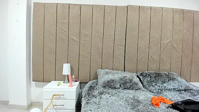 Snapshot of valery_slim18 chatting on February 2026 12:01:02 PM valery slim18 online show from February 2026 12:01:02 PM