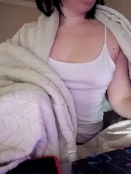 Snapshot of HornyCumBitch chatting on February 2026 04:33:02 AM HornyCumBitch online show from February 2026 04:33:02 AM