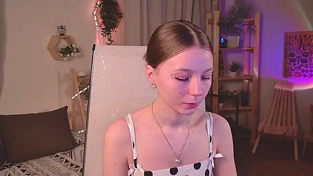 ElliFrankenweenie online show from April 2026 06:06:01 AM