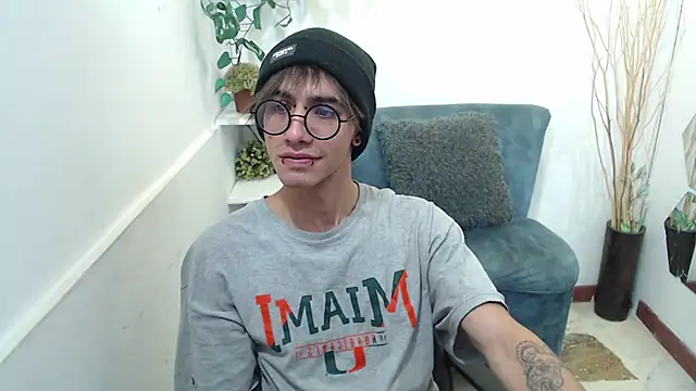 AaronBeer  online show from February 2026 11:29:02 AM