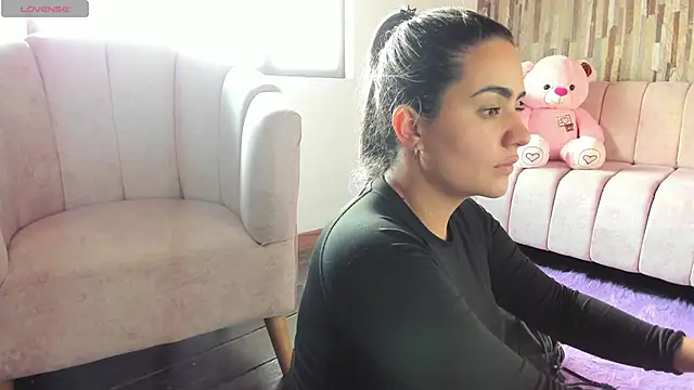 Snapshot of Miilana_ chatting on March 2026 06:35:01 PM Miilana online show from March 2026 06:35:01 PM