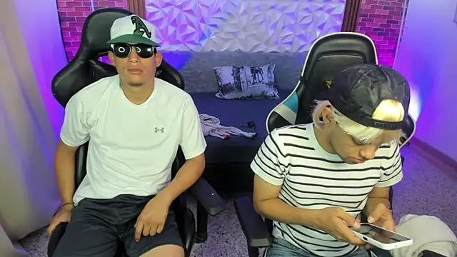 Top and bottom online show from February 2026 01:05:01 PM