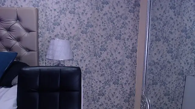 Snapshot of CloheBell chatting on February 2026 07:01:01 PM CloheBell online show from February 2026 07:01:01 PM