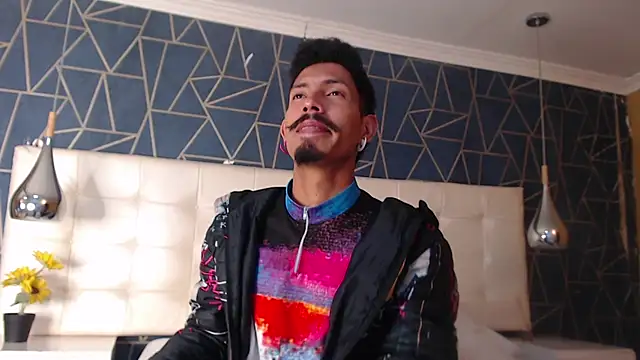 Snapshot of NoaahTylor chatting on February 2026 07:32:02 PM NoaahTylor online show from February 2026 07:32:02 PM