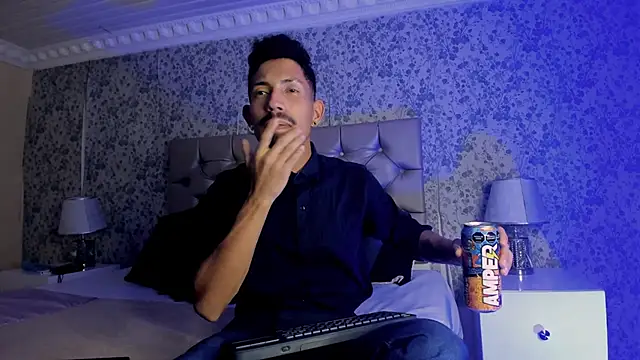 NoaahTylor online show from April 2026 04:46:01 AM