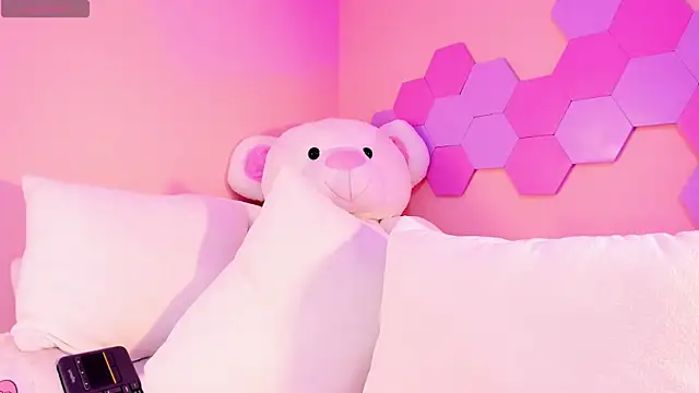 Angell-kiiss online show from February 2026 07:45:02 PM