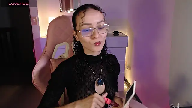 Snapshot of Alexia--27 chatting on February 2026 03:06:01 AM Alexia--27 online show from February 2026 03:06:01 AM