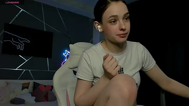 naomi reiss online show from May 2026 01:23:02 AM