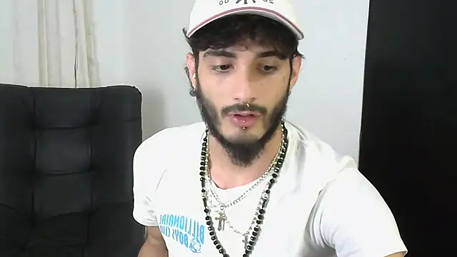 Snapshot of LovexJuxn8 chatting on February 2026 07:43:01 PM LovexJuxn8 online show from February 2026 07:43:01 PM