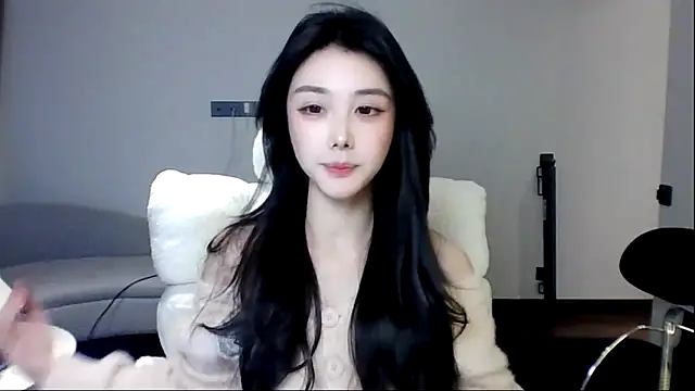 Snapshot of MedeLineayr chatting on March 2026 03:40:01 PM MedeLineayr online show from March 2026 03:40:01 PM