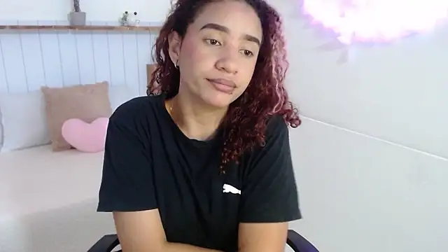 Snapshot of Alice_Grinnerk chatting on February 2026 01:22:01 PM Alice Grinnerk online show from February 2026 01:22:01 PM