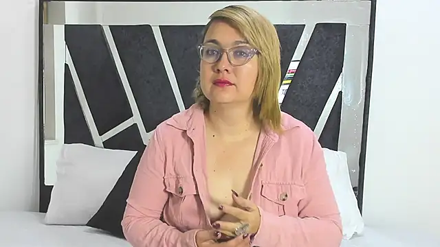 DariaLuca online show from March 2026 11:37:02 AM