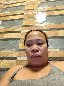 squirtshantal online show from February 2026 01:25:01 PM