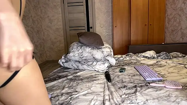 yourselenas online show from April 2026 04:15:02 PM