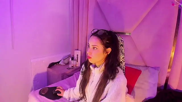 ElaSalvatorehh online show from April 2026 12:39:01 PM