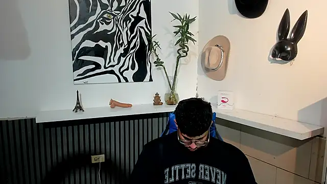 Snapshot of BENEDIICK chatting on February 2026 07:24:02 PM BENEDIICK online show from February 2026 07:24:02 PM