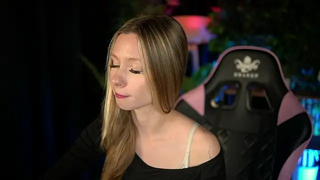 Snapshot of SweetDaisy_me chatting on February 2026 03:10:01 PM SweetDaisy me online show from February 2026 03:10:01 PM