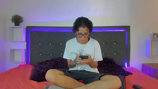 Ale cuzz online show from March 2026 03:30:01 PM