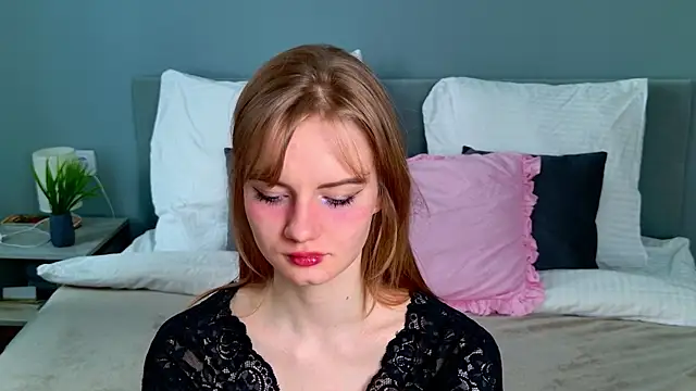 ElfieWhite online show from May 2026 04:59:01 PM