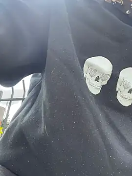 Thom sam  online show from February 2026 04:04:02 PM