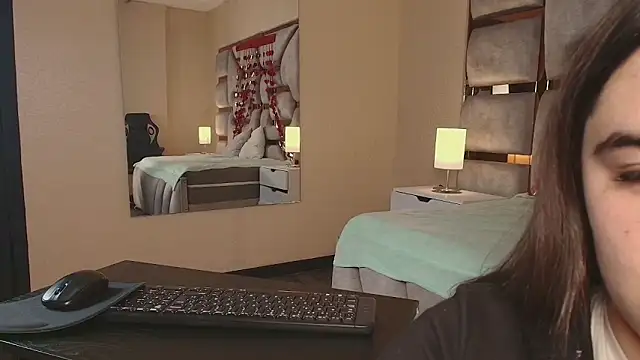 Anya Volker online show from March 2026 12:56:01 PM