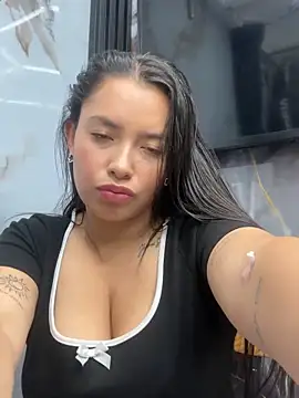 Miss Bella Flame online show from April 2026 06:04:02 PM