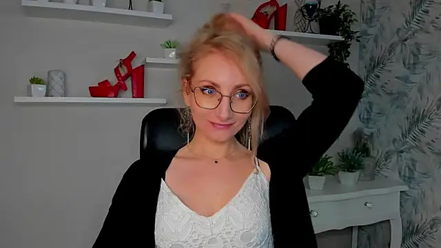 CinderellaMoon online show from March 2026 06:27:02 AM