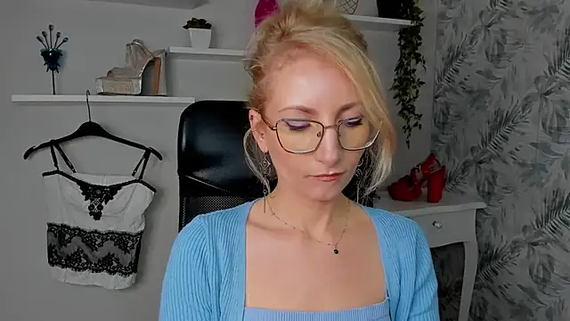 CinderellaMoon online show from March 2026 06:30:01 AM