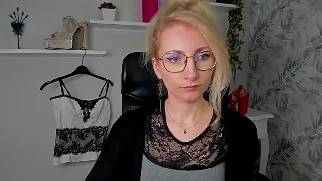 CinderellaMoon online show from March 2026 05:19:01 AM