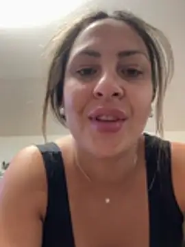 Snapshot of leona-david chatting on July 2026 11:42:02 PM leona-david online show from July 2026 11:42:02 PM