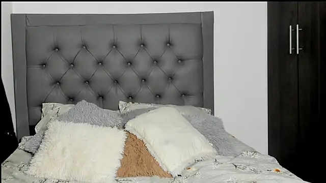 ImEmily   online show from April 2026 12:00:02 AM